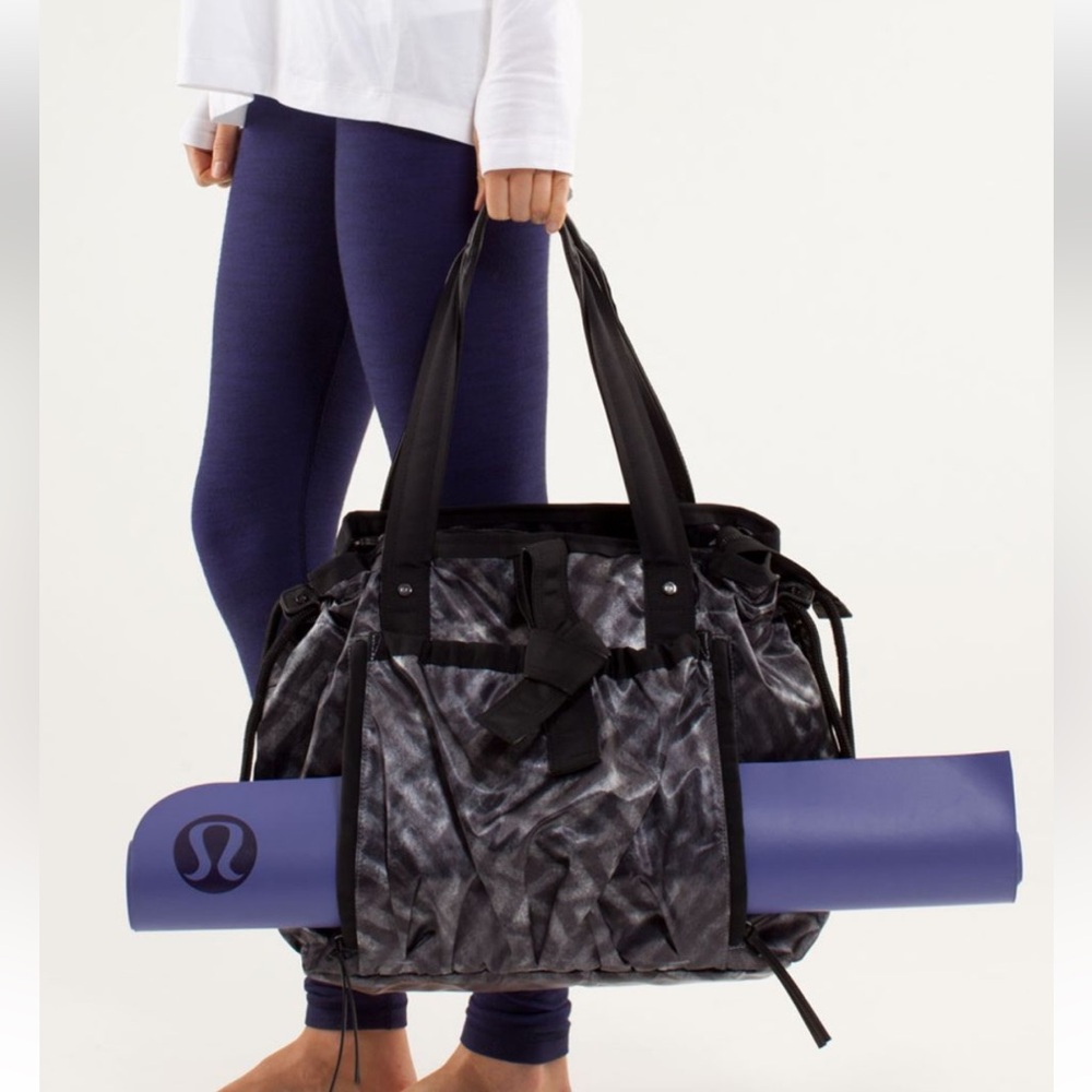 Lululemon Om Tote Duffle Gym School Bag Blazer Print